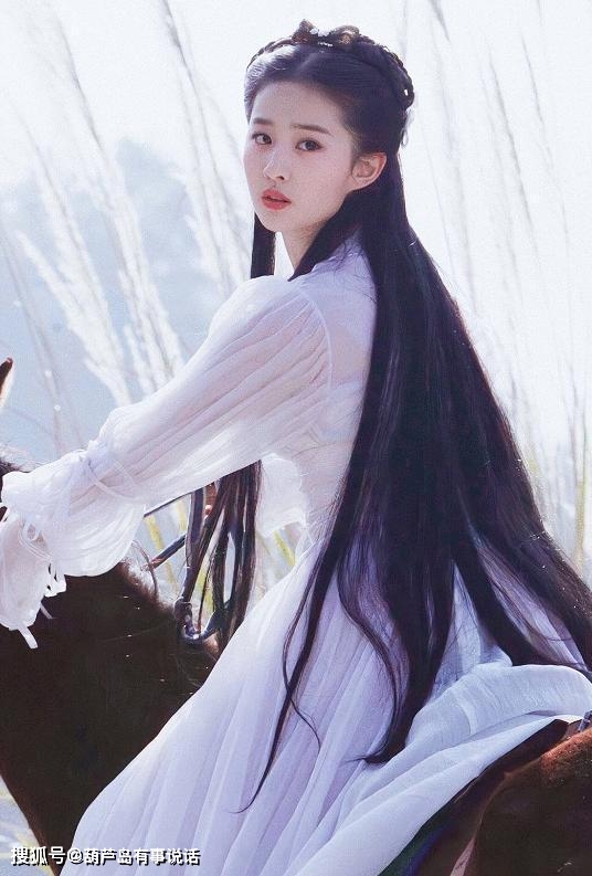 劉亦菲版小龍女「被刪減畫面」曝光！當她衣服混合雨水「與皮膚相黏」騎馬逆光走來　根本墜入凡間精靈