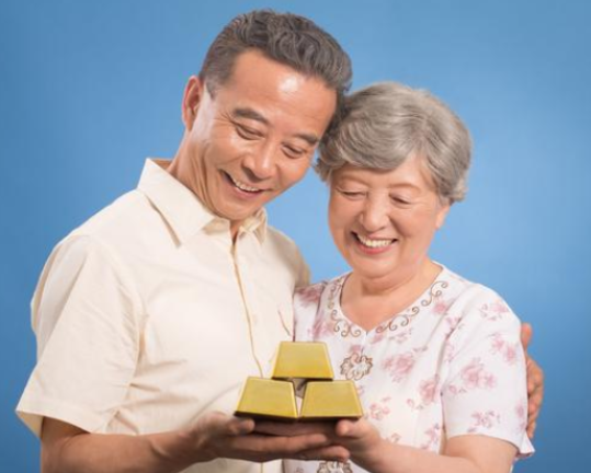 中年喪夫！62歲大媽再婚4年哭訴「月領4萬退休金」卻連買菜錢都無　「婚後反而過得更辛苦」：晚年找伴真的錯了嗎？