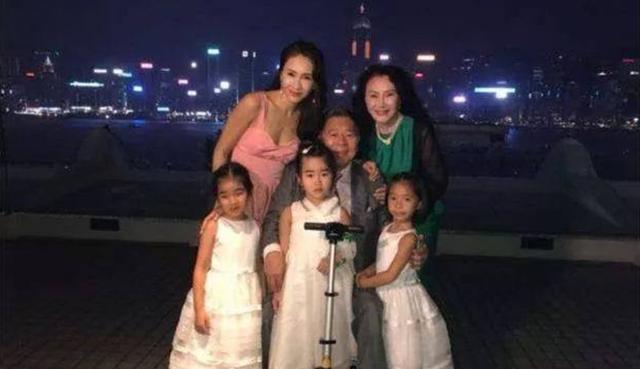 50歲黎姿中曬照開心慶生！無意暴露「臨海豪宅」奢華寬敞如城堡 　「巨型玉兔月球擺件」搬進家也無壓力