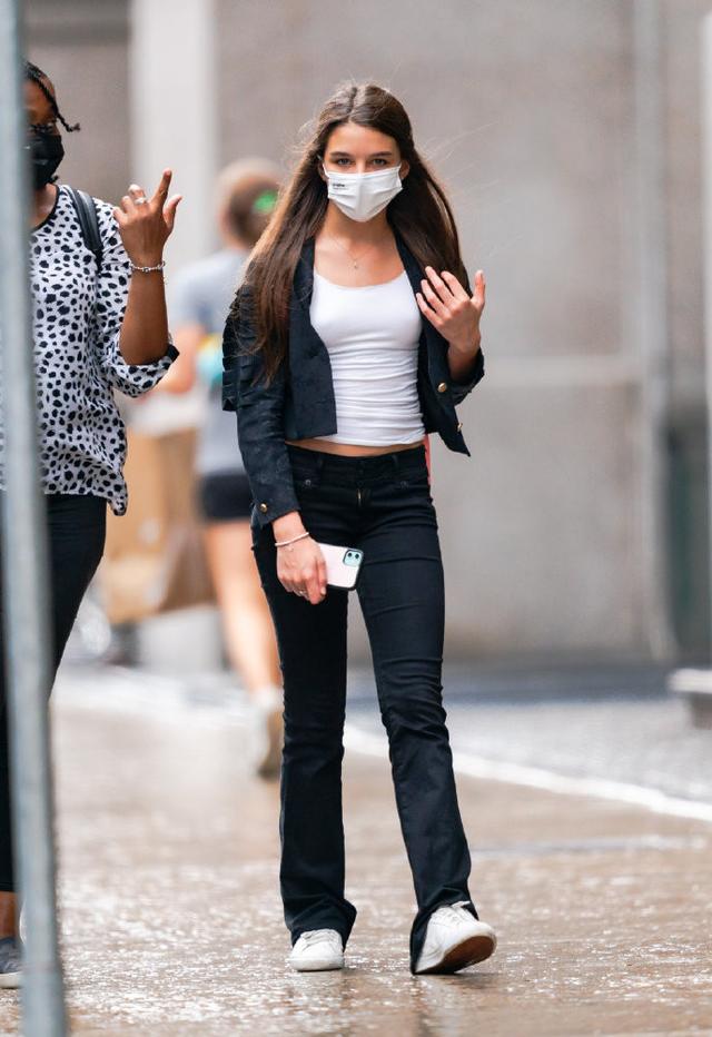 阿湯哥女兒長成美少女！14歲蘇瑞現身街頭「雙腿纖細修長」超模範初顯　完美繼承爸媽優良基因