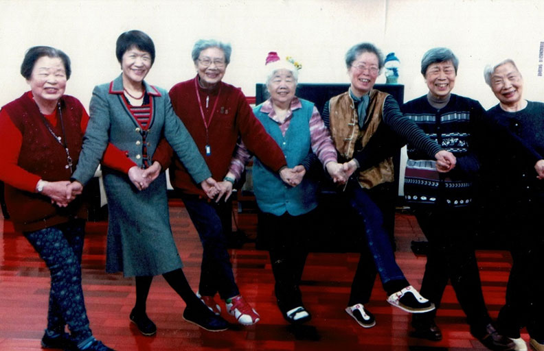 安養院不可怕！80歲退休嬤「自主攜尪入住10年」放生3女兒更自在　羞認「夫妻感情更好」：大男人變柔軟
