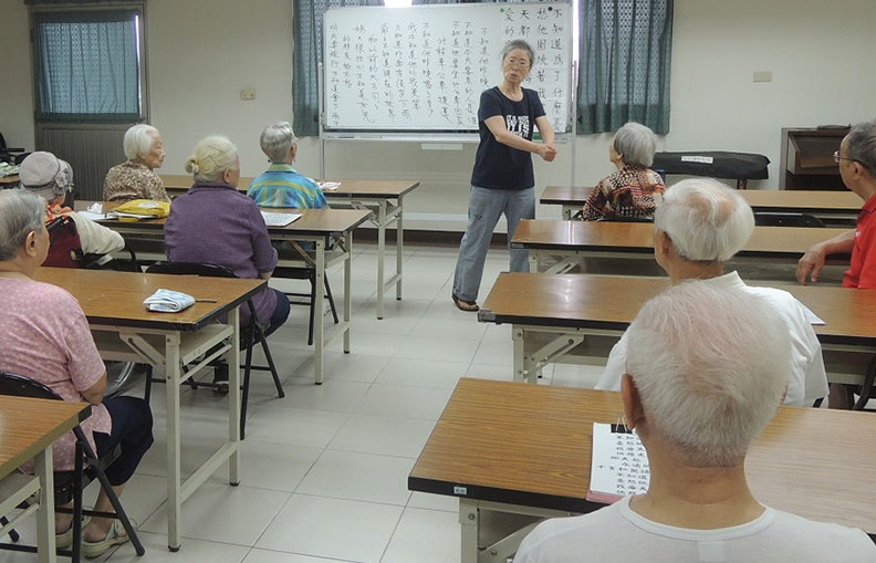 安養院不可怕！80歲退休嬤「自主攜尪入住10年」放生3女兒更自在　羞認「夫妻感情更好」：大男人變柔軟
