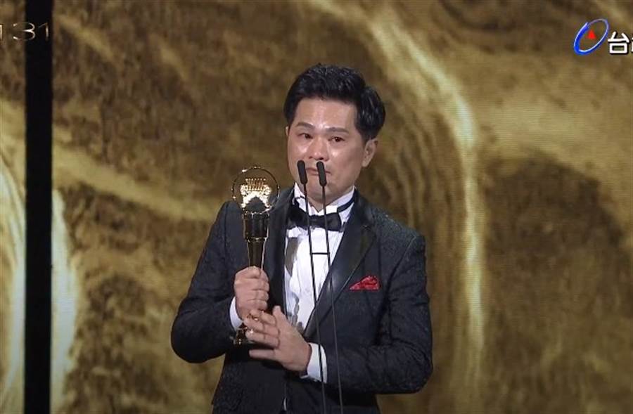 沒爸爸就沒有我！金曲台語歌王「領獎淚謝失智父」榮耀獻給他　「曝父子間最大遺憾」感慨：我們都會老