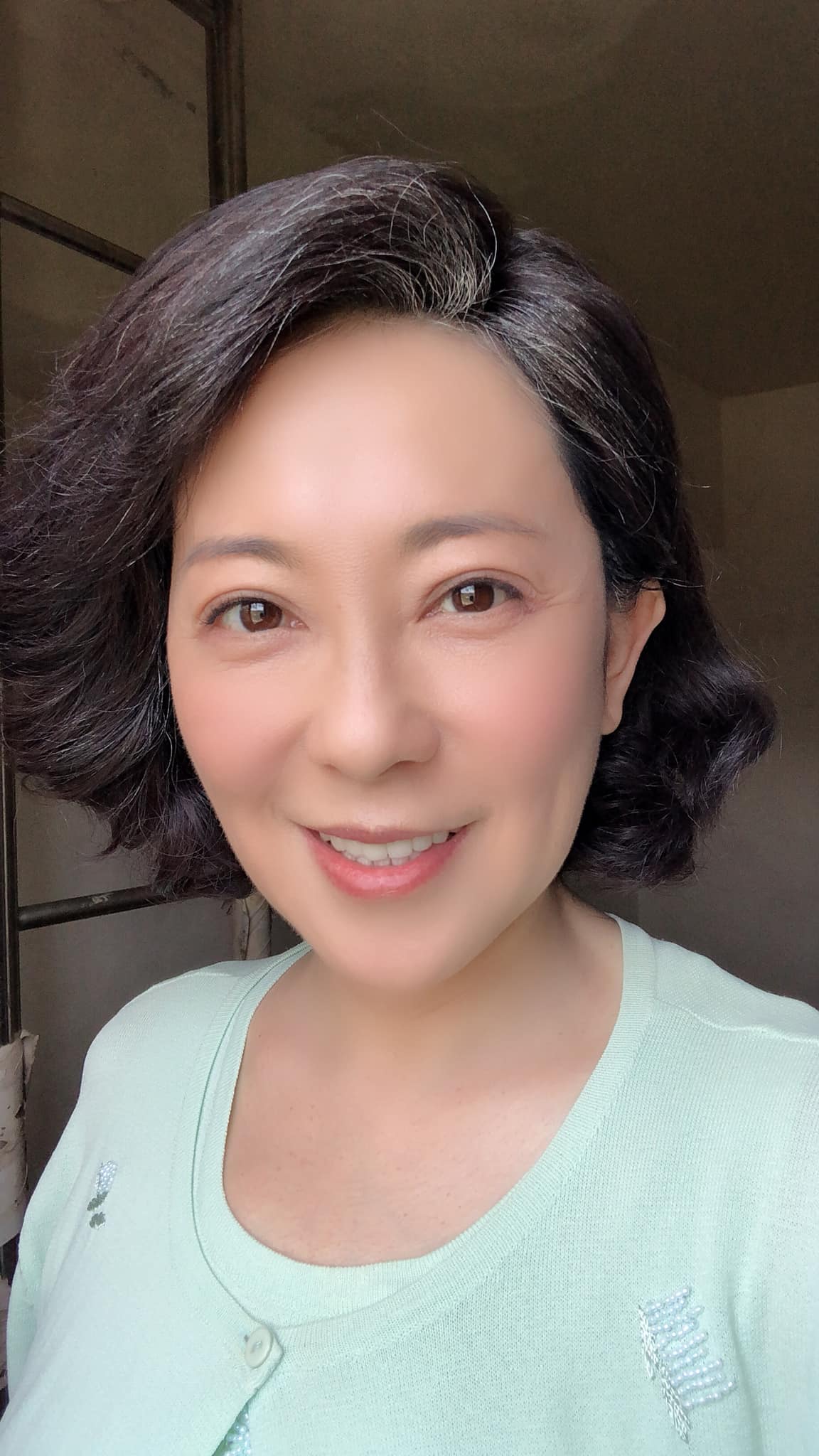 況明潔認「想靠醫美回春」！結果卻被醫生一口氣回絕　「53歲素顏照曝光」網友驚呼：已經很美了