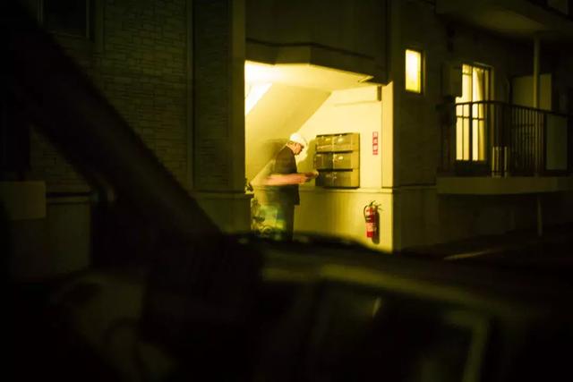 快門捕捉！他花3年拍39張照片「紀錄重症父最後人生」　生命倒數「爸爸身形變化」讓他好不捨