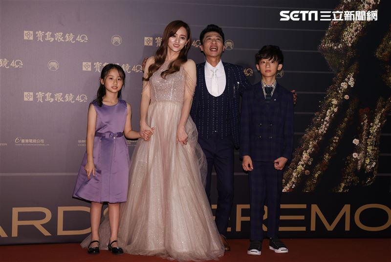 方順吉嬌妻曝光！攜全家走紅毯「老婆撞臉瓊瑤女星」正翻天　當年他「為愛浪子回頭」：謝謝妳沒放棄我