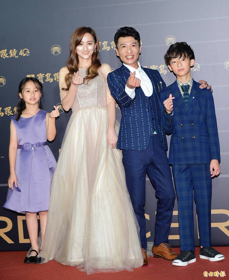 方順吉嬌妻曝光！攜全家走紅毯「老婆撞臉瓊瑤女星」正翻天　當年他「為愛浪子回頭」：謝謝妳沒放棄我