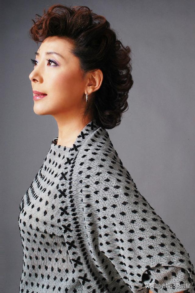 絕世孝女！母逝「公開替父徵婚」幫忙牽線　「待繼母如親生母」把兩老寵成寶