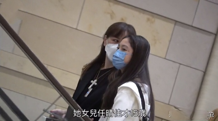 名模媽媽基因超強大！任達華15歲女兒「身高直逼180」　「精緻長相＋逆天長腿」備受時尚圈青睞