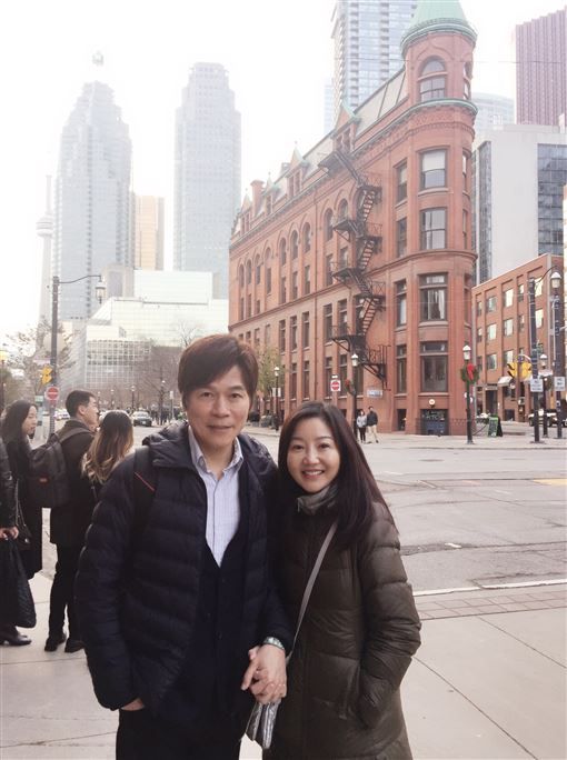洪榮宏三婚「甜寵小11歲愛妻」每年出國過兩人世界　結婚4年「罕曝心聲」至今仍熱戀像情侶