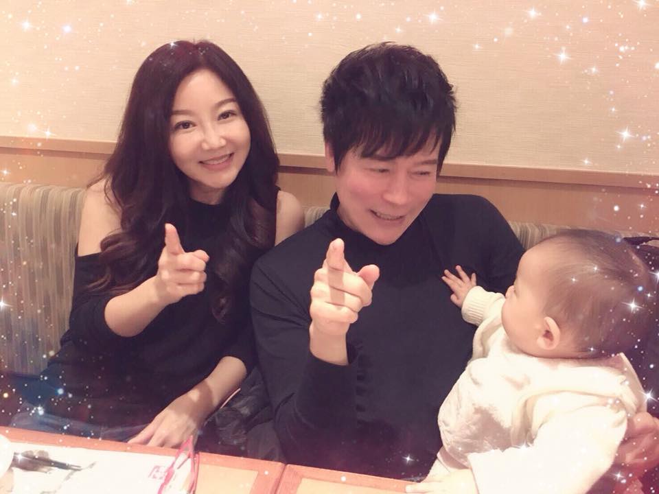 洪榮宏三婚「甜寵小11歲愛妻」每年出國過兩人世界　結婚4年「罕曝心聲」至今仍熱戀像情侶