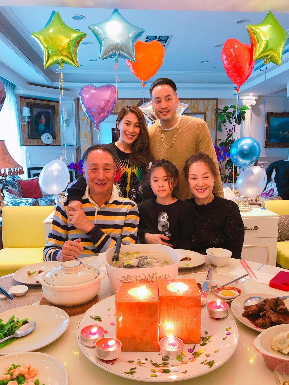 人稱最美奶奶！《鐵娘子》女星閃嫁「婦唱夫隨48年」如初見待她　「兒子身分曝光」網驚：原來是熟面孔