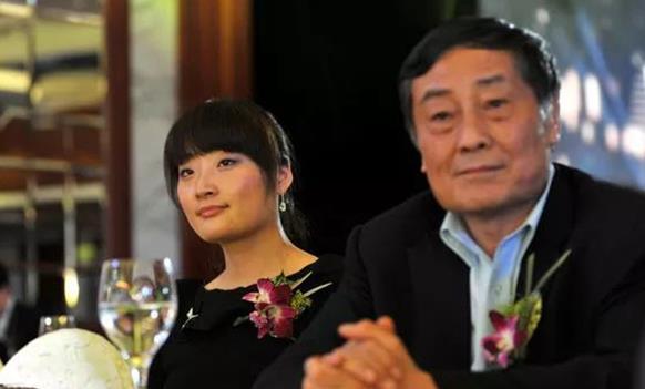 一切條件都接受！百億富婆「38歲0戀愛史」　父親公開徵婚「男四肢健全」一看到本人卻瞬間自卑