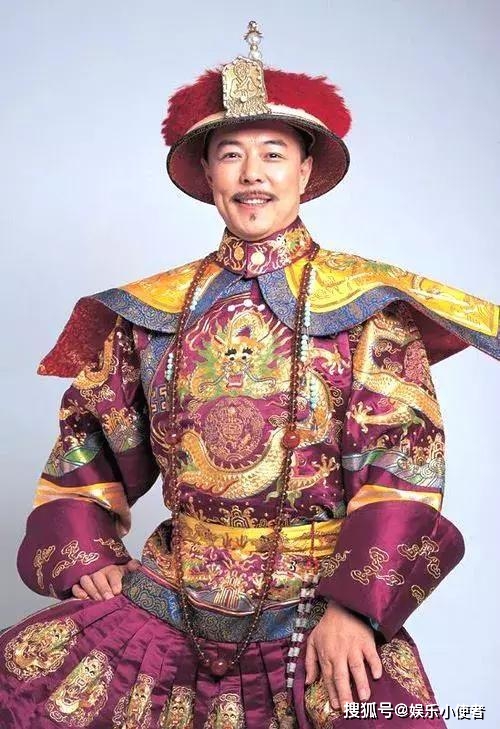 顏值高到犯規！「皇阿瑪」張鐵林女兒模樣曝光：大眼睛高鼻樑「混血感十足」　名字更是超有愛