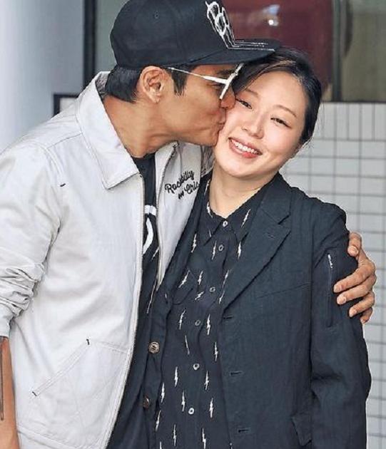 比岳母大一歲！男星「老來得子好幸福」替兒慶生超寵溺　相差24歲婚姻不被看好「今用時間證明」