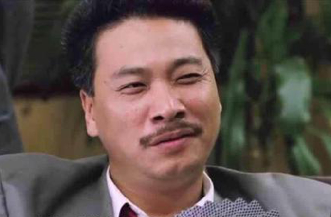 曾兩度被傳過世！67歲吳孟達近況罕曝光：兩鬢斑白「身材消瘦」卻健步如飛　獨自逛超市稍顯落寞