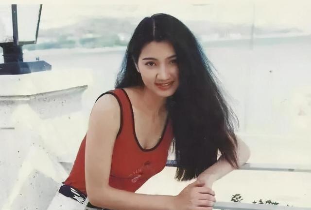 美過李嘉欣，與閨蜜蔡少芬相似命運，卻活出讓人詬病人生的洪欣