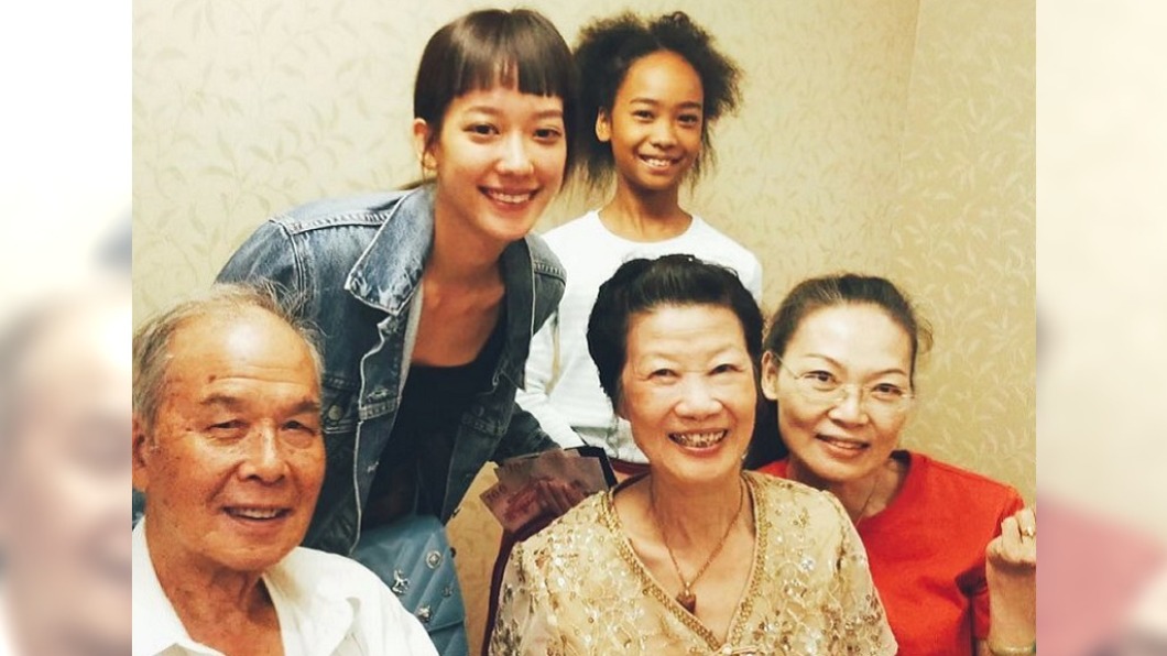 去年才送走弟弟！孟耿如慟外公突離世「臨走前最後握他手」　堅強微笑「他們會過很好」：生命太短暫