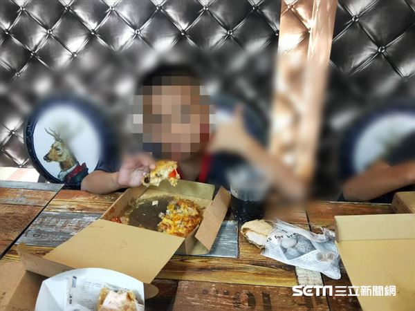 偏鄉少棒沒吃過披薩「暖老闆連3天請客」！鄉下囡仔「吃完後一致舉動」網哽咽：懂事得讓人心疼