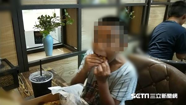 偏鄉少棒沒吃過披薩「暖老闆連3天請客」！鄉下囡仔「吃完後一致舉動」網哽咽：懂事得讓人心疼