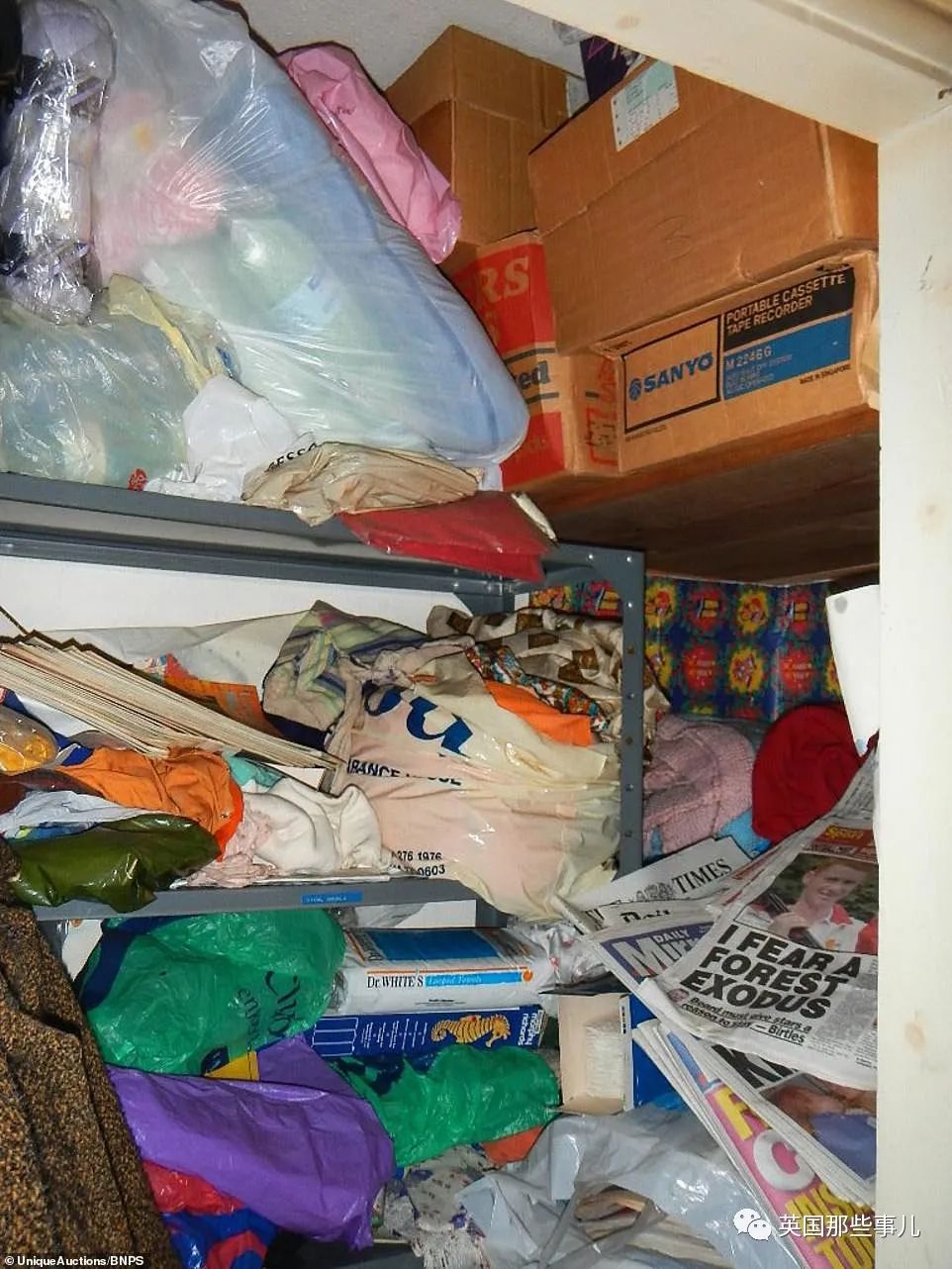 亂如垃圾場！64歲囤積狂過世「留下滿屋快遞」　弟弟察覺不對請「拍賣師估價後」徹底懵了：全是珍品