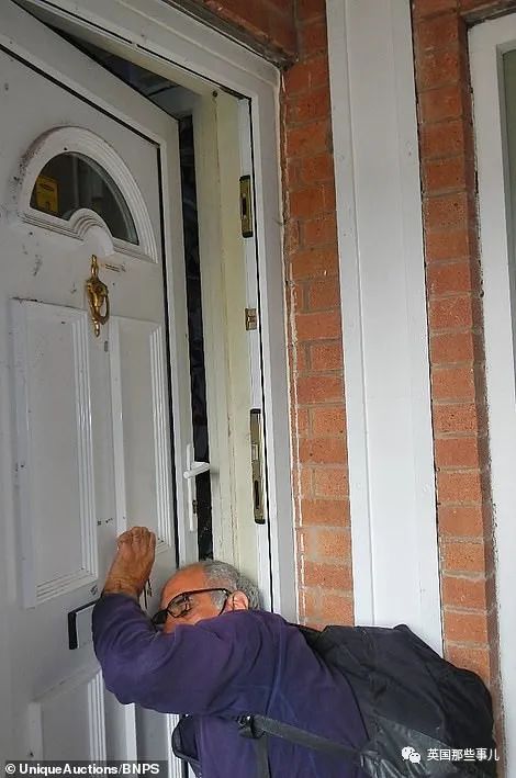 亂如垃圾場！64歲囤積狂過世「留下滿屋快遞」　弟弟察覺不對請「拍賣師估價後」徹底懵了：全是珍品