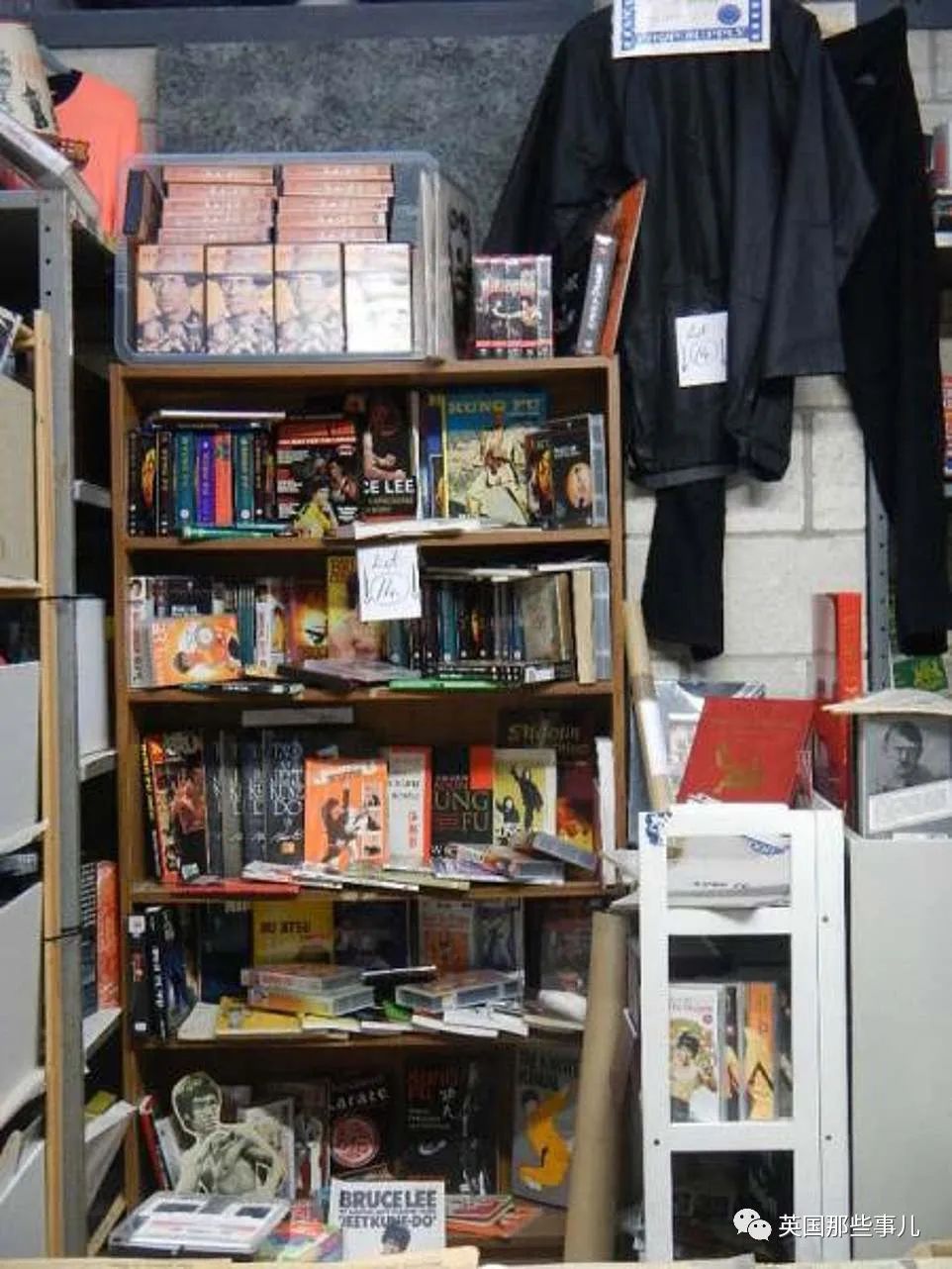 亂如垃圾場！64歲囤積狂過世「留下滿屋快遞」　弟弟察覺不對請「拍賣師估價後」徹底懵了：全是珍品