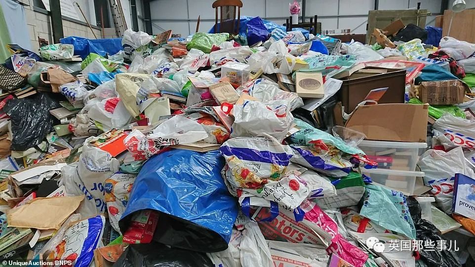 亂如垃圾場！64歲囤積狂過世「留下滿屋快遞」　弟弟察覺不對請「拍賣師估價後」徹底懵了：全是珍品