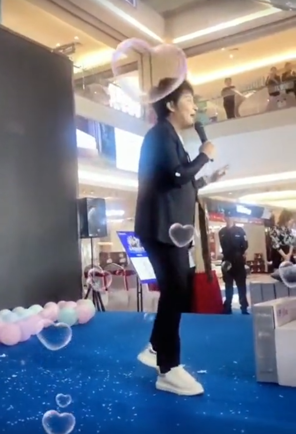 太尷尬！49歲陳志朋參加商演「賣力演唱」 台下卻無人捧場　小虎隊風光不再「發展近況」讓粉絲好心疼