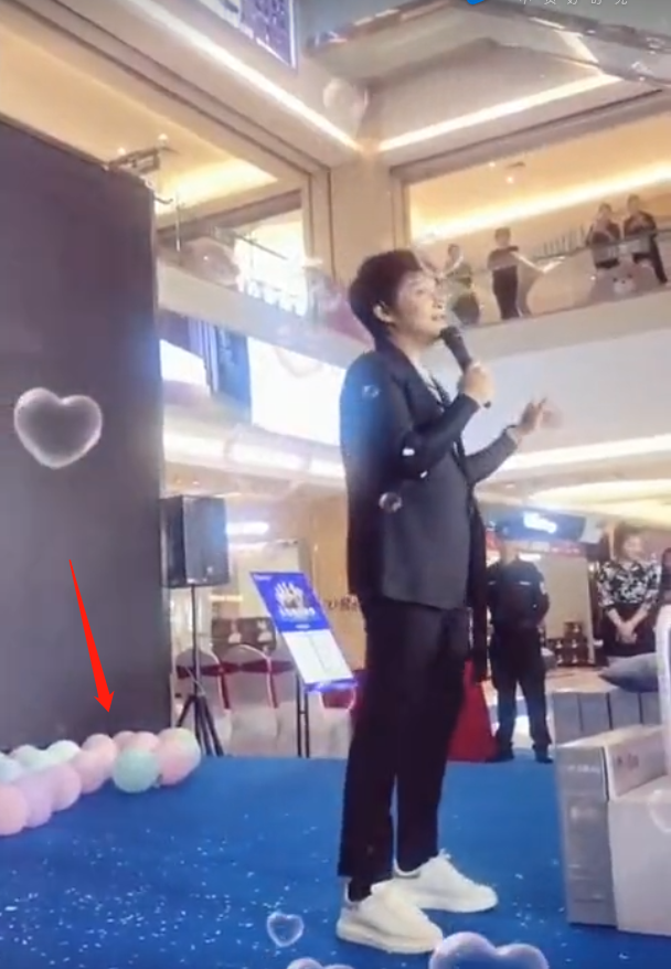 太尷尬！49歲陳志朋參加商演「賣力演唱」 台下卻無人捧場　小虎隊風光不再「發展近況」讓粉絲好心疼