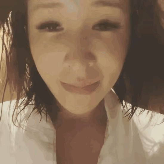 本尊親自回應了！深夜突發怪異影片「口齒不清不斷吸鼻」後又秒刪　蕭亞軒出面回應：和男友有關