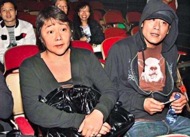 成名不忘糟糠妻！梁家輝陷低潮靠擺地攤「是老婆給他機會」　「花8千元娶回太太」恩愛一輩子
