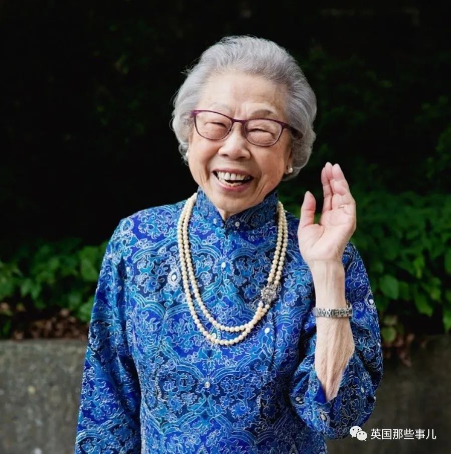 跟阿公阿嬤學穿搭！年過70「一上街成焦點」時尚感不輸年輕人　「經典搭配穿起來」啪哩啪哩