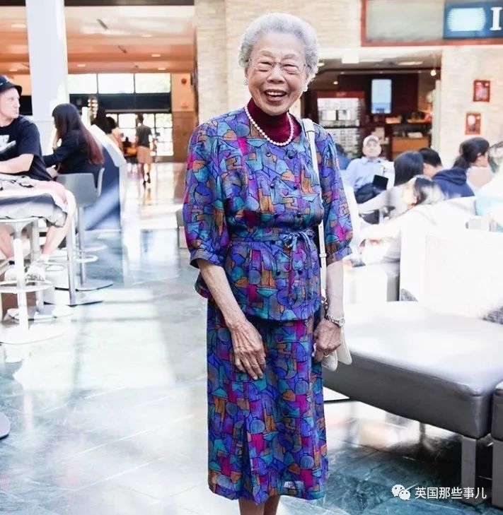 跟阿公阿嬤學穿搭！年過70「一上街成焦點」時尚感不輸年輕人　「經典搭配穿起來」啪哩啪哩