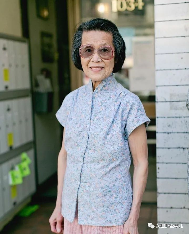 跟阿公阿嬤學穿搭！年過70「一上街成焦點」時尚感不輸年輕人　「經典搭配穿起來」啪哩啪哩