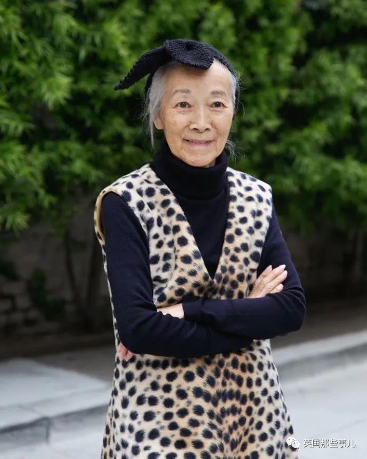 跟阿公阿嬤學穿搭！年過70「一上街成焦點」時尚感不輸年輕人　「經典搭配穿起來」啪哩啪哩