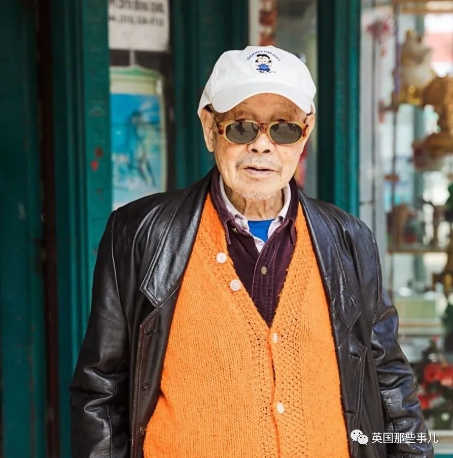 跟阿公阿嬤學穿搭！年過70「一上街成焦點」時尚感不輸年輕人　「經典搭配穿起來」啪哩啪哩