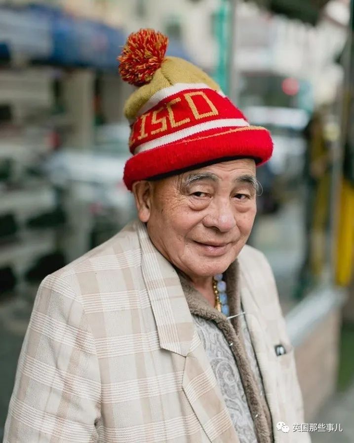 跟阿公阿嬤學穿搭！年過70「一上街成焦點」時尚感不輸年輕人　「經典搭配穿起來」啪哩啪哩