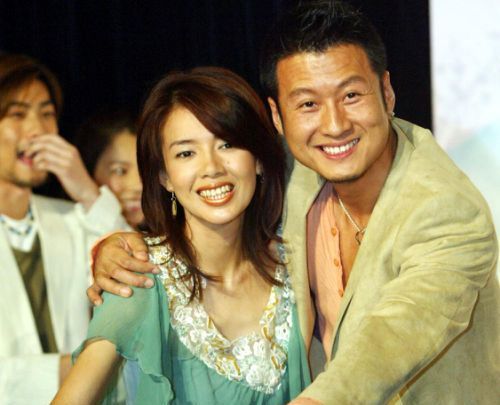 離婚再嫁又分居！52歲女星坦言「24年不斷原諒」已經累了　罕見現身「凍齡網認不出」：妳是誰