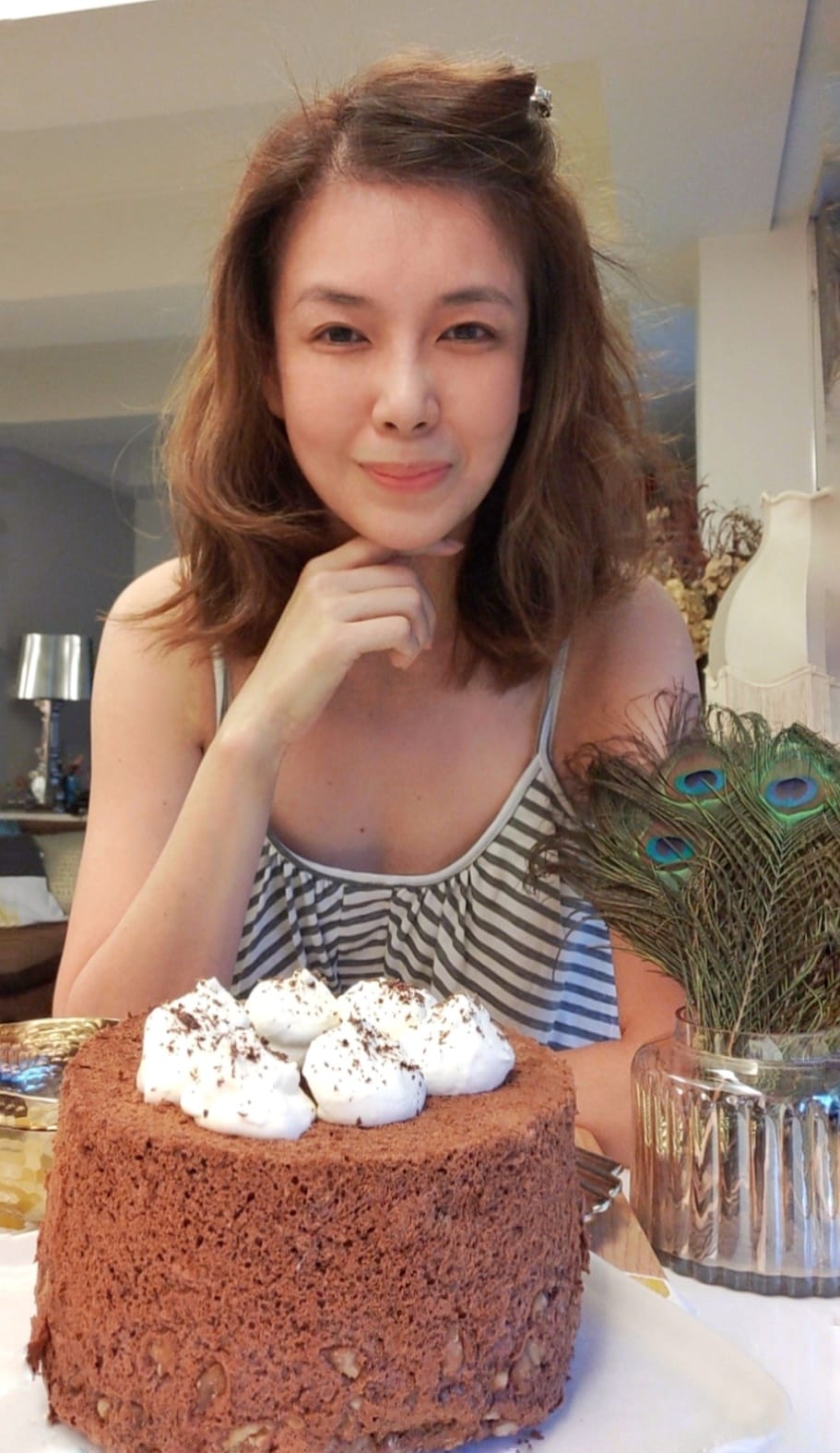 離婚再嫁又分居！52歲女星坦言「24年不斷原諒」已經累了　罕見現身「凍齡網認不出」：妳是誰