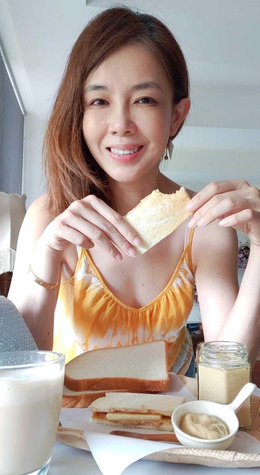 離婚再嫁又分居！52歲女星坦言「24年不斷原諒」已經累了　罕見現身「凍齡網認不出」：妳是誰