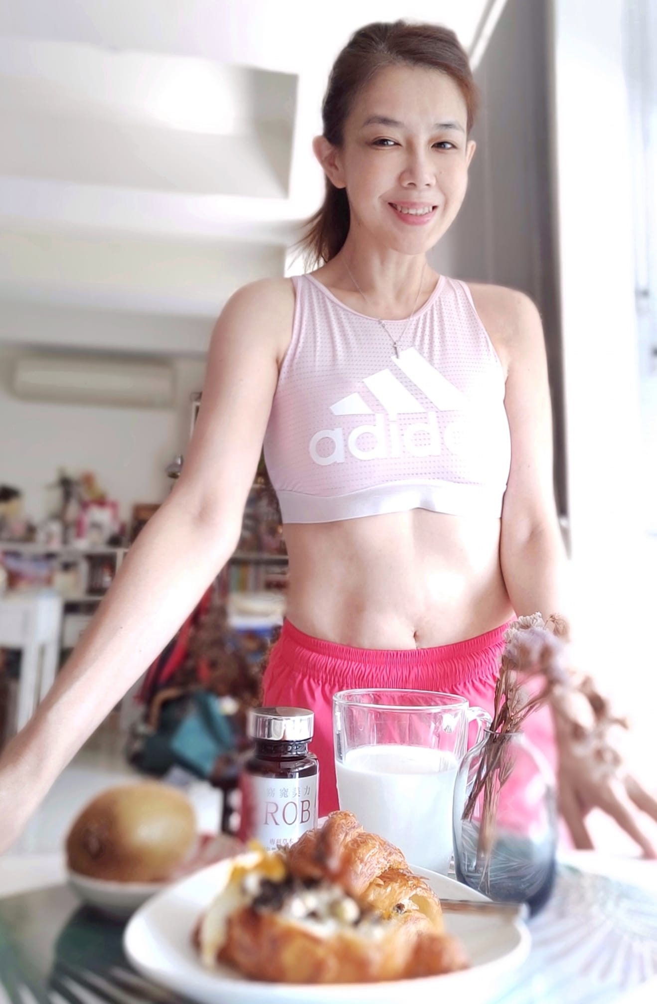 離婚再嫁又分居！52歲女星坦言「24年不斷原諒」已經累了　罕見現身「凍齡網認不出」：妳是誰