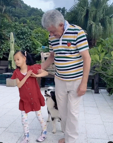 曾被斷言活不過2歲！前TVB花旦鍾麗淇「罕曬9歲女兒」近況：身材瘦弱步履蹣跚　走路仍需他人攙扶