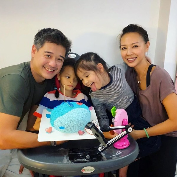 曾被斷言活不過2歲！前TVB花旦鍾麗淇「罕曬9歲女兒」近況：身材瘦弱步履蹣跚　走路仍需他人攙扶