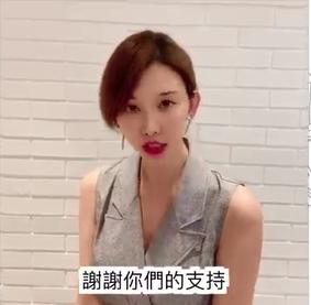 手術後忙營業！林志玲術後首曬美照「托腮淺笑氣色好」　鏡頭下移看身材「懷孕傳聞不攻自破 」