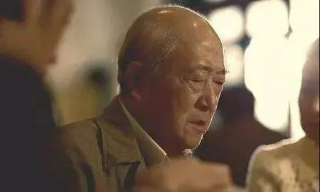 退休金每月38K一分不剩！兒子帶著一家五口「啃老」理直氣壯　70嵗父親崩潰哭訴：我太累
