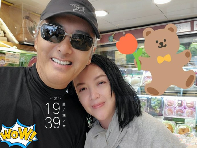 曾華倩偶遇周潤發買菜！靠男神肩膀「表情超嬌羞」　65歲發哥「兩鬢全白氣場足」甜喊：有幸合作過
