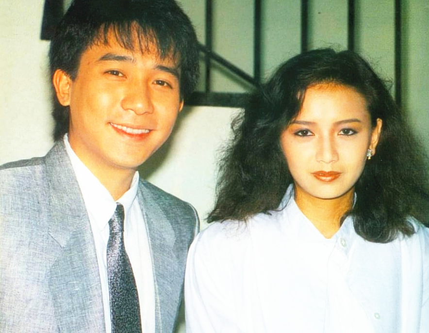 曾華倩偶遇周潤發買菜！靠男神肩膀「表情超嬌羞」　65歲發哥「兩鬢全白氣場足」甜喊：有幸合作過