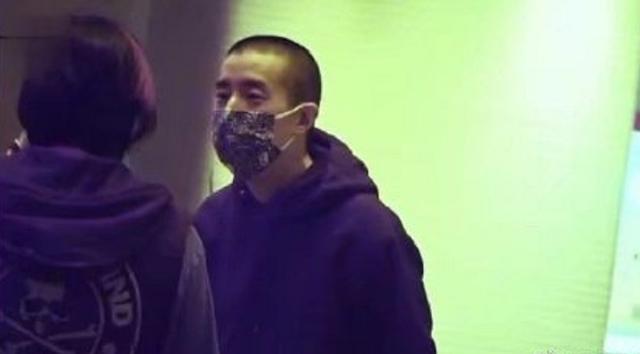 女親友陪逛超市！37歲房祖名近照曝光「剃平頭留鬍子」似中年大叔　曾表示「要重新再來」5年不換髮型