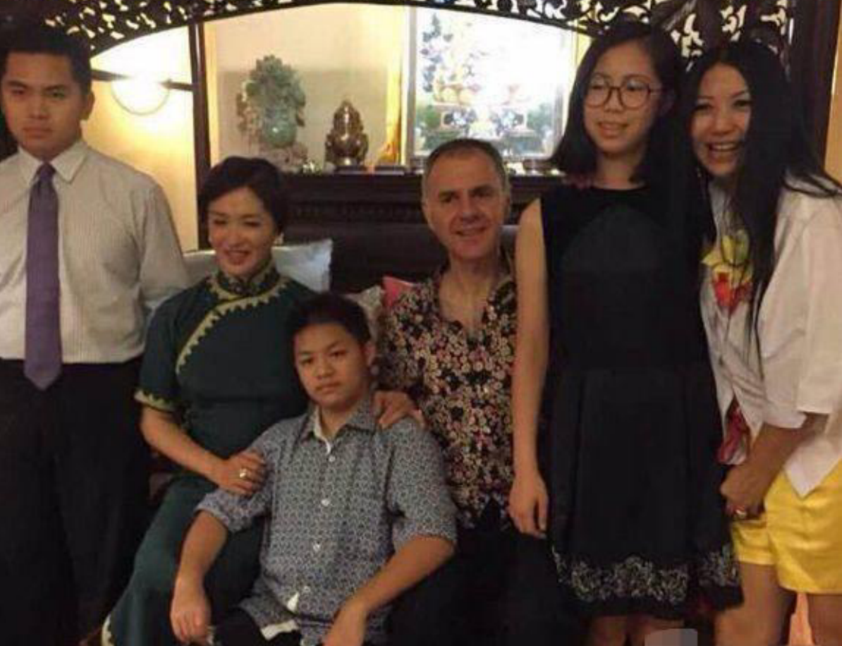 「你媽以前是男人」！媽媽「男→女」兒子慘被同學嘲笑　孩子９字霸氣回懟讓媽媽倍感驕傲